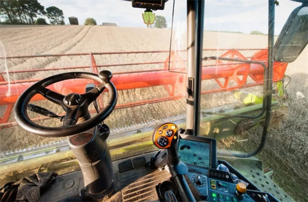 農(nóng)機(jī)觸摸屏的應(yīng)用 農(nóng)機(jī)觸摸屏的應(yīng)用